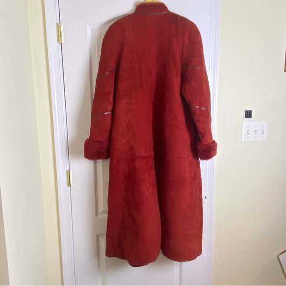 VINTAGE 100% Authentic Red Shearling Coat with leather trim​ - Picture 2 of 13